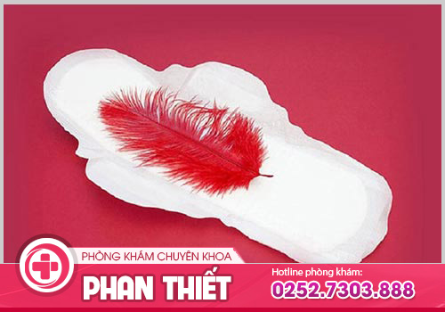 Âm đạo chảy máu bất thường do đâu? Có nguy hiểm không?