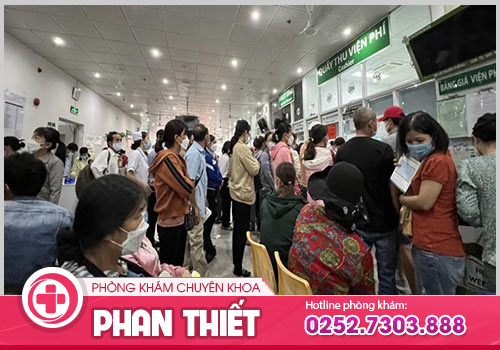 Các bệnh viện phụ khoa công lập luôn quá tải số lượng bệnh nhân và mất nhiều thời gian