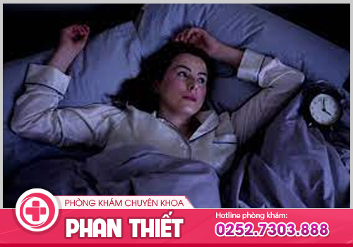 Tiểu đêm ở nữ giới và nam giới: Nguyên nhân và hướng điều trị