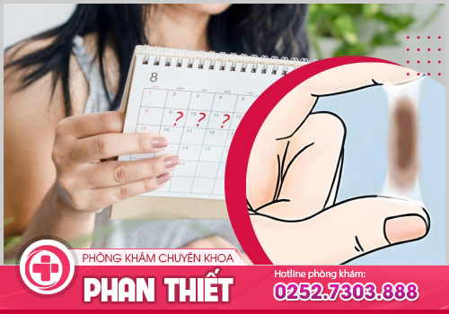 trễ kinh ra dịch màu nâu