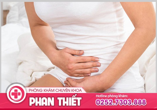 Trễ kinh ra huyết trắng vón cục có nguy hiểm không?